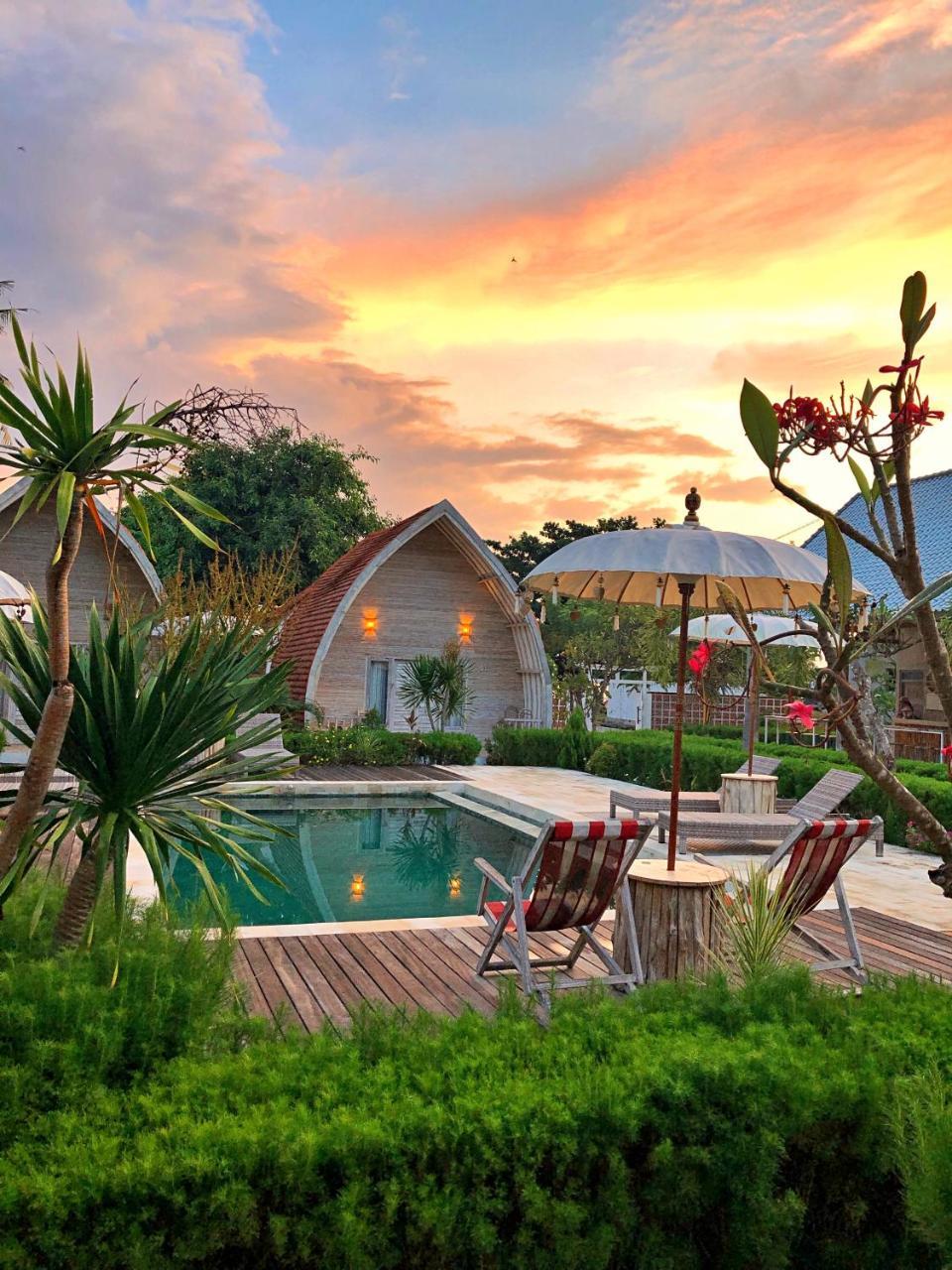 La Roja Bungalows Batununggul Exterior foto